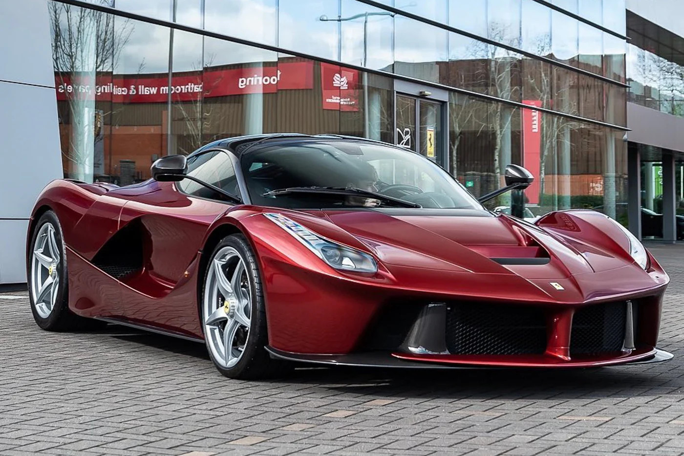 Ferrari LaFerrari — photo on Garage Streetcard